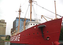 [photo, Lightship 116 Chesapeake (Historic Ships in Baltimore), Pier 3, Inner Harbor, Baltimore, Maryland]