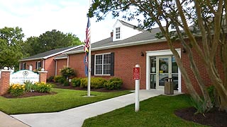 [photo, Pocomoke City Branch, Worcester County Library, 301 Market St., Pocomoke City, Maryland]